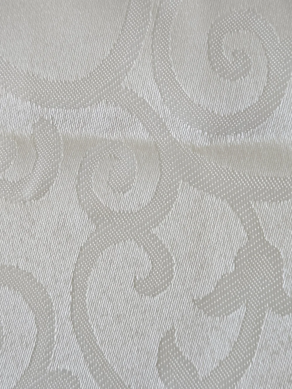Elegant Cream Shimmer Holiday Cottagecore Jacquard Damask Tablecloth for Dining